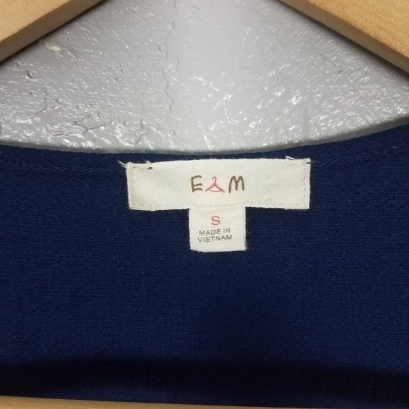 E "Hanger" M  Blue Front Tie Blouse Size Small - Picture 4 of 4